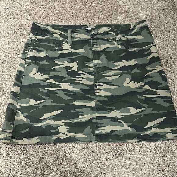 CAMO SKIRT BY KENSIE JEANS size 8 like new! - Picture 1 of 7